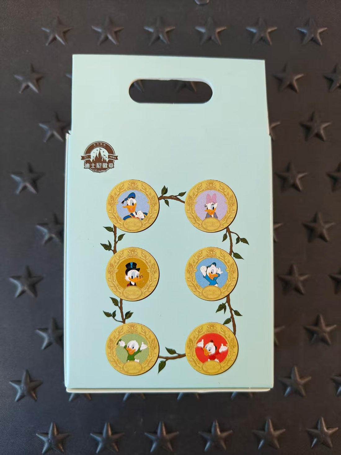 SHDL-Donald Duck's Fore-feather Mystery Box - 1 Pin