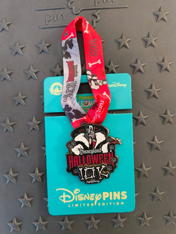 TDL-run DIS:  DL Halloween Half Marathon Weekend 2025 Halloween 10K Medal - Cruella De Vil