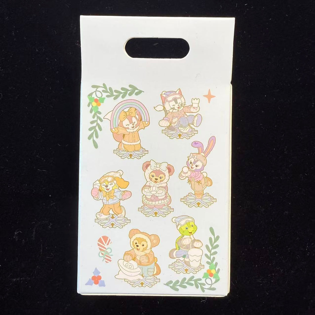 SHDL-Duffy&Friends Snowy Pals Mystery Box - 1 pin