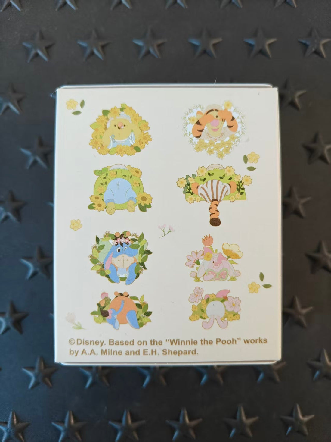 SHDL-2025 Spring Floral Winnie the Pooh&Friends Mystery Box - 1 Pin