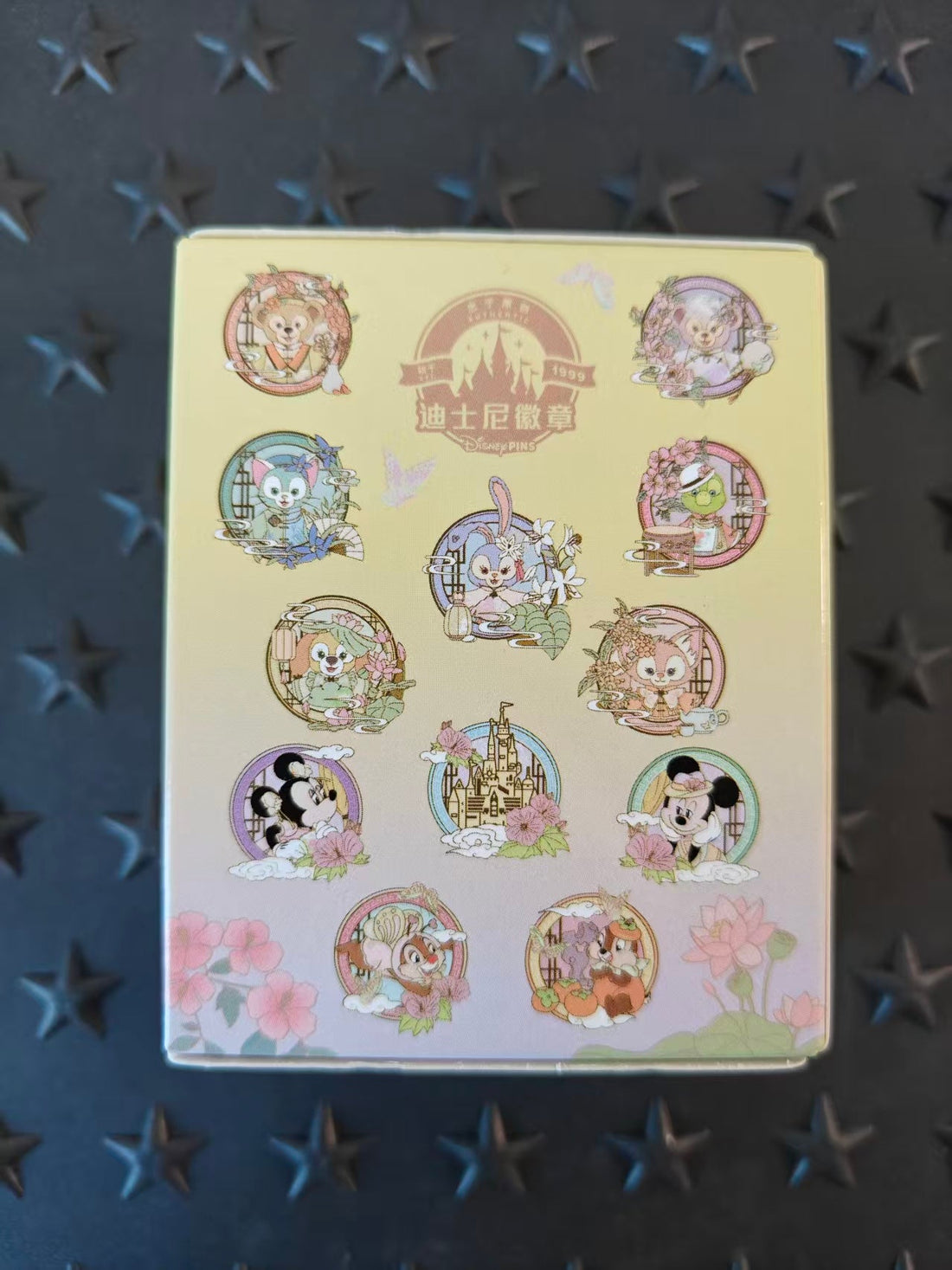 SHDL-2025 Duffy&Friends Autumn Mystery Box - 1 Pin